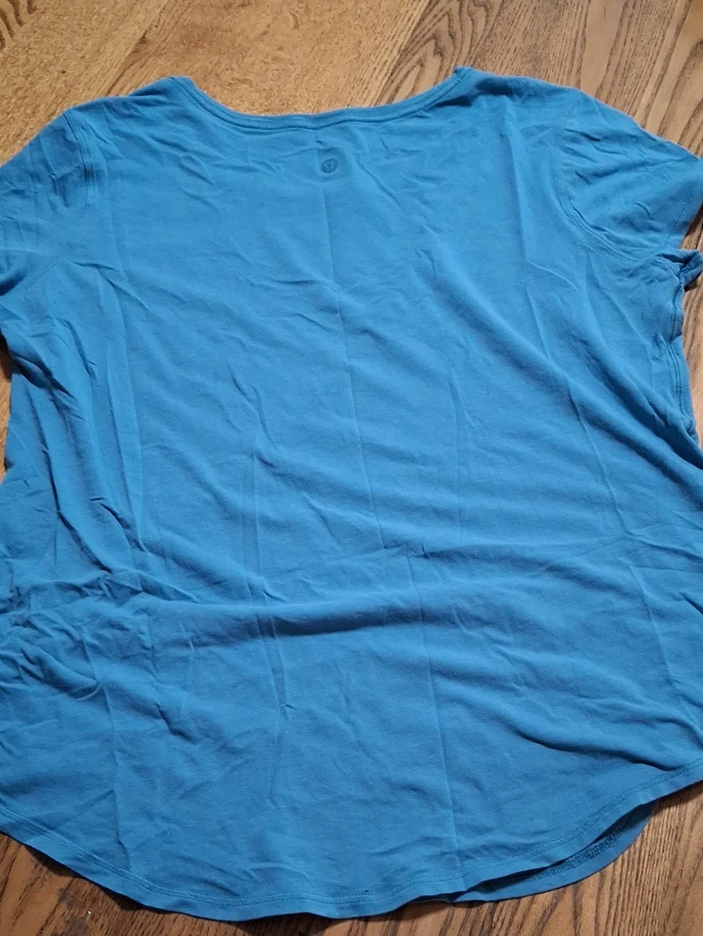 LULULEMON Women MEDIUM ?? Tee Top Shiry Used Preowned BLUE Exercise Workout